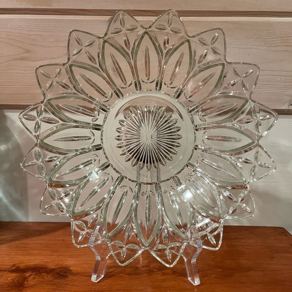 Vintage Petal Clear Federal Glass Fruit Salad Bowl - Picture 1 of 11